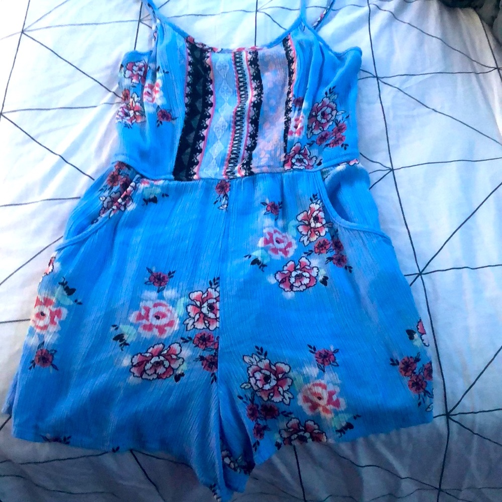 A very cute romper with POCKETS!!
